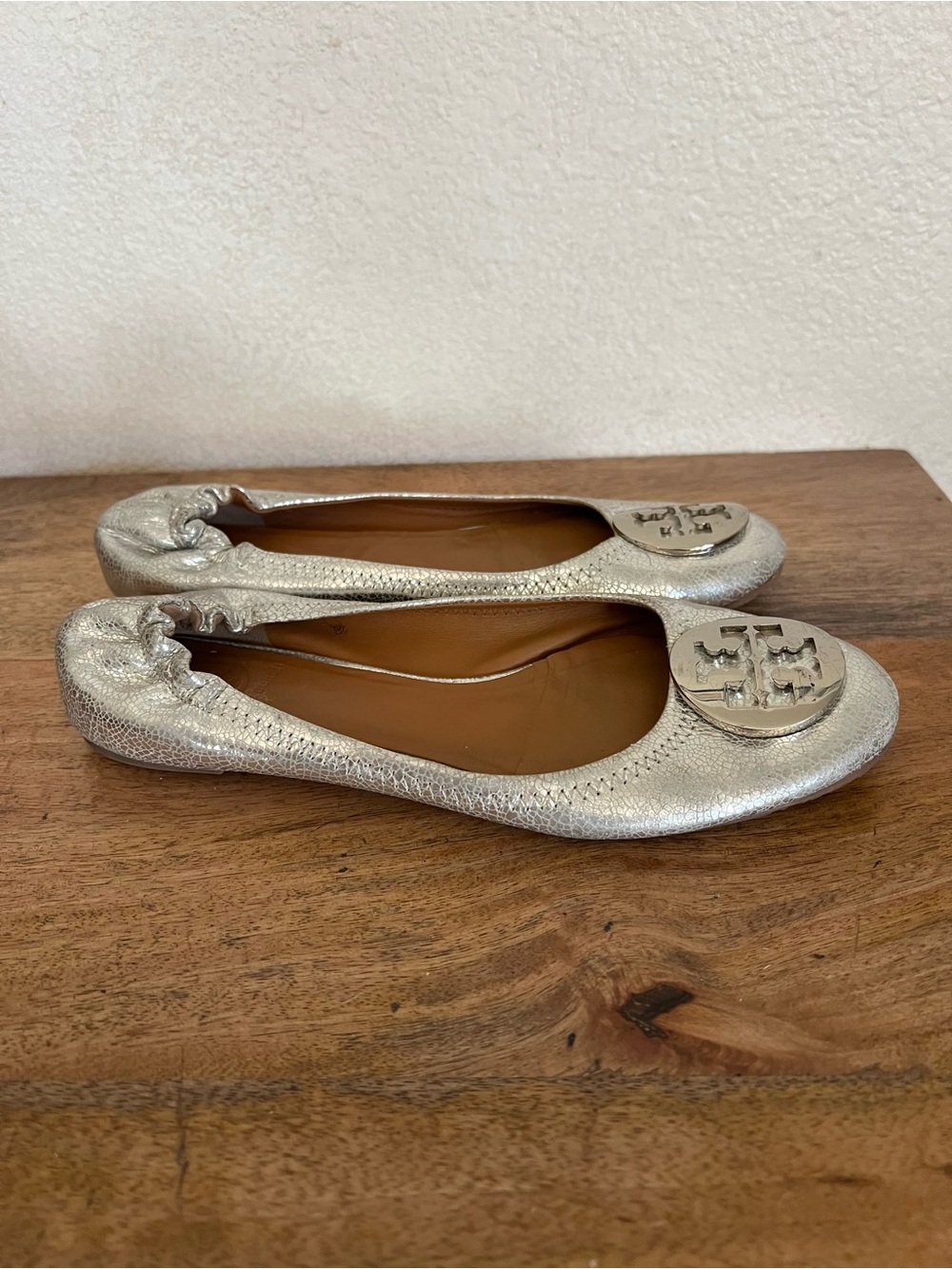 Tory Burch Reva Silver Leather Flats Size 8M - Picture 3 of 13